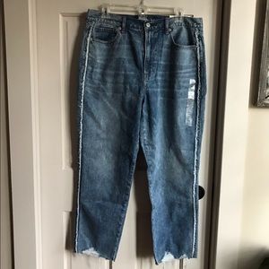 NWT American Eagle High Rise Mom Jeans in 14 Short